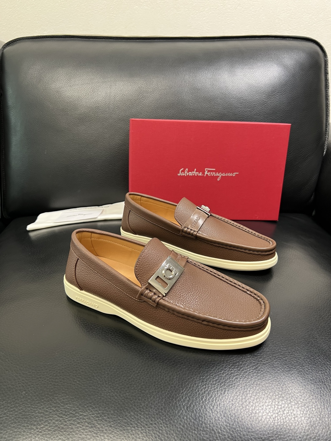 Ferragamo 高品质 顶级工艺品 菲拉格慕 专柜同步发售原厂配置，意大利进口原版牛皮，进口水染牛里