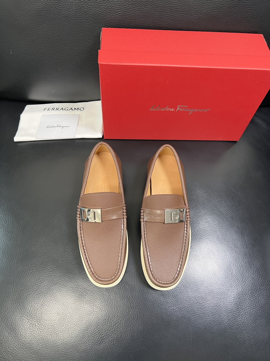 Ferragamo 高品质 顶级工艺品 菲拉格慕 专柜同步发售原厂配置，意大利进口原版牛皮，进口水染牛里