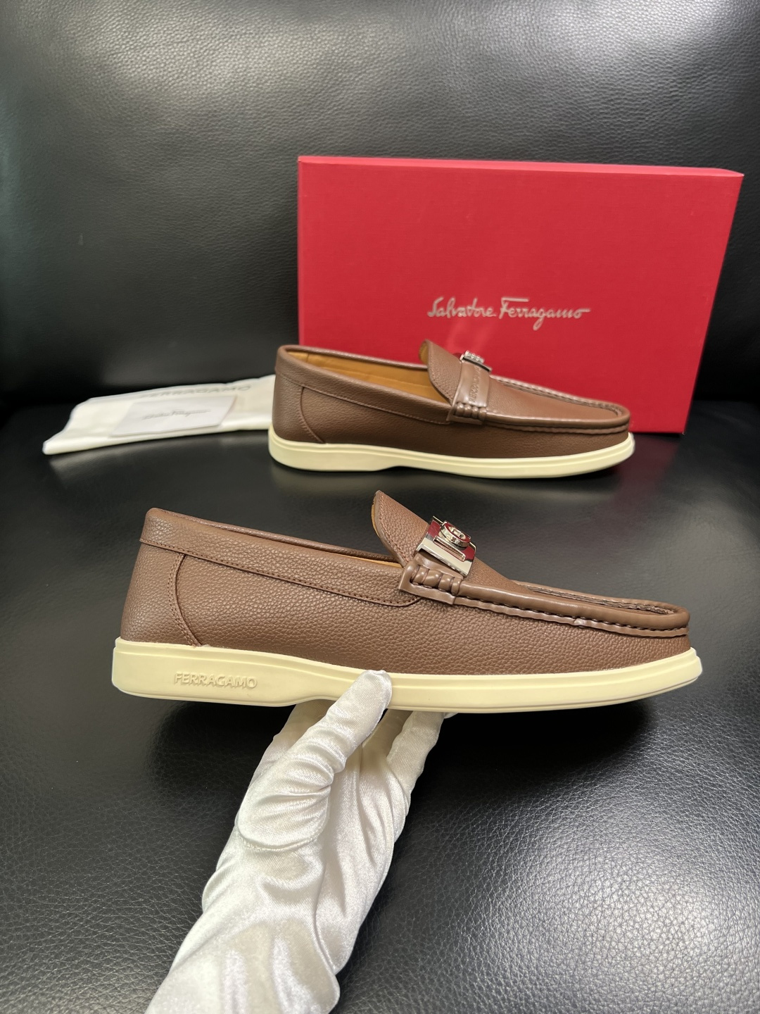 Ferragamo 高品质 顶级工艺品 菲拉格慕 专柜同步发售原厂配置，意大利进口原版牛皮，进口水染牛里