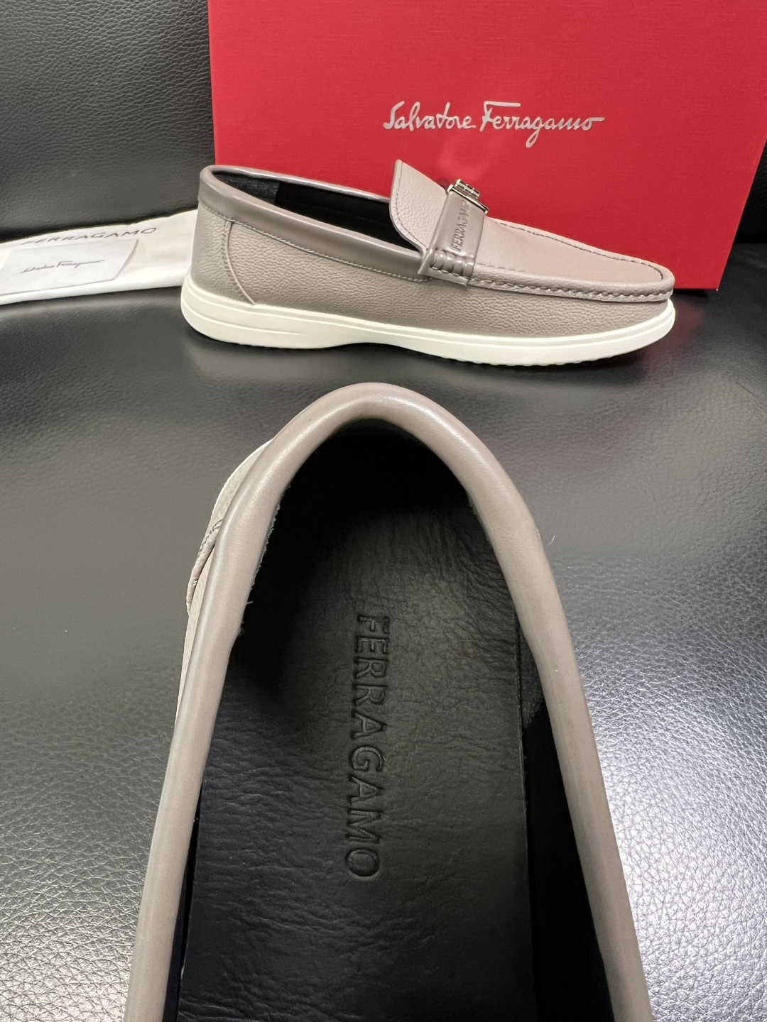 Ferragamo 高品质 顶级工艺品 菲拉格慕 专柜同步发售原厂配置，意大利进口原版牛皮，进口水染牛里