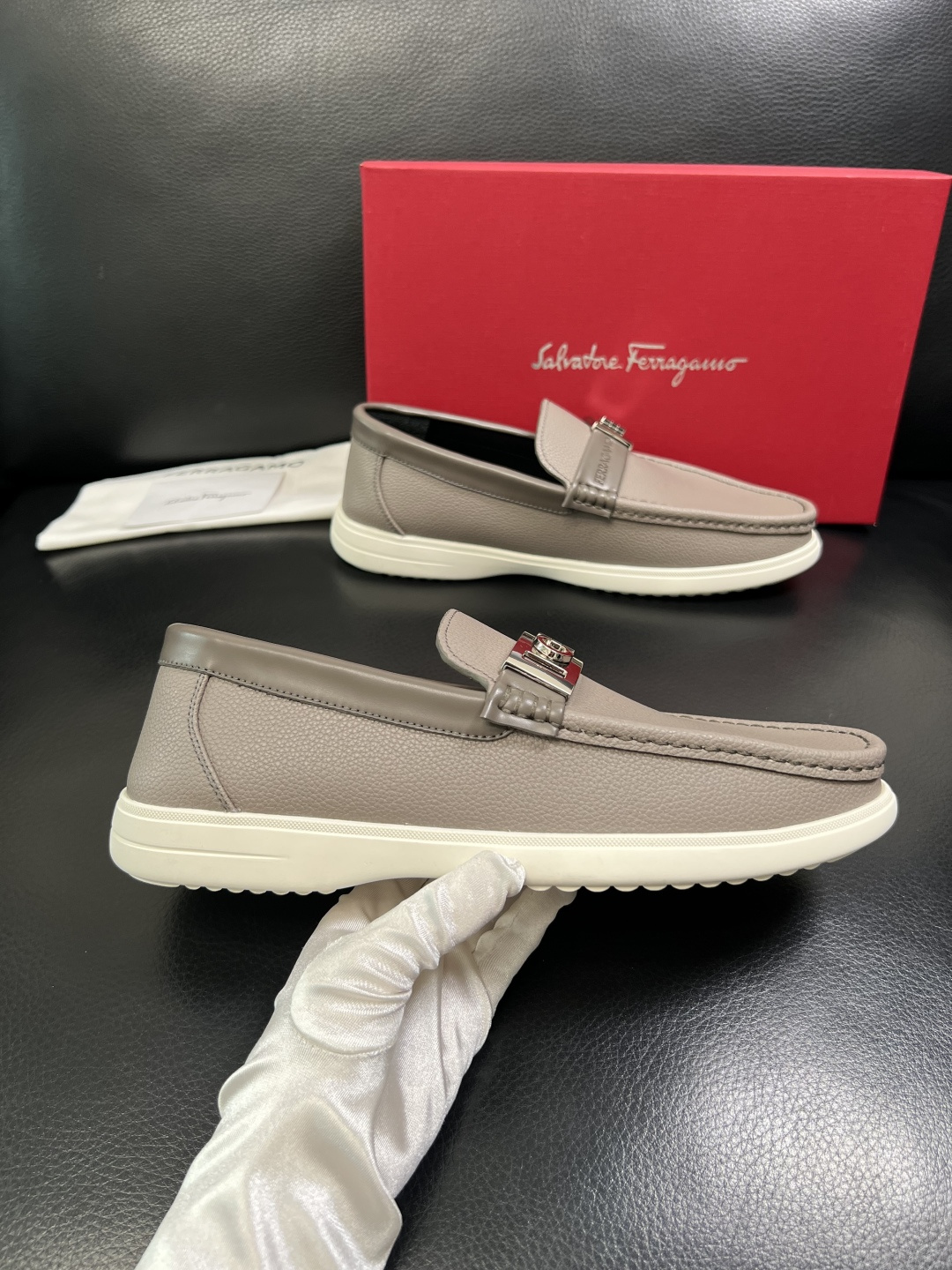 Ferragamo 高品质 顶级工艺品 菲拉格慕 专柜同步发售原厂配置，意大利进口原版牛皮，进口水染牛里
