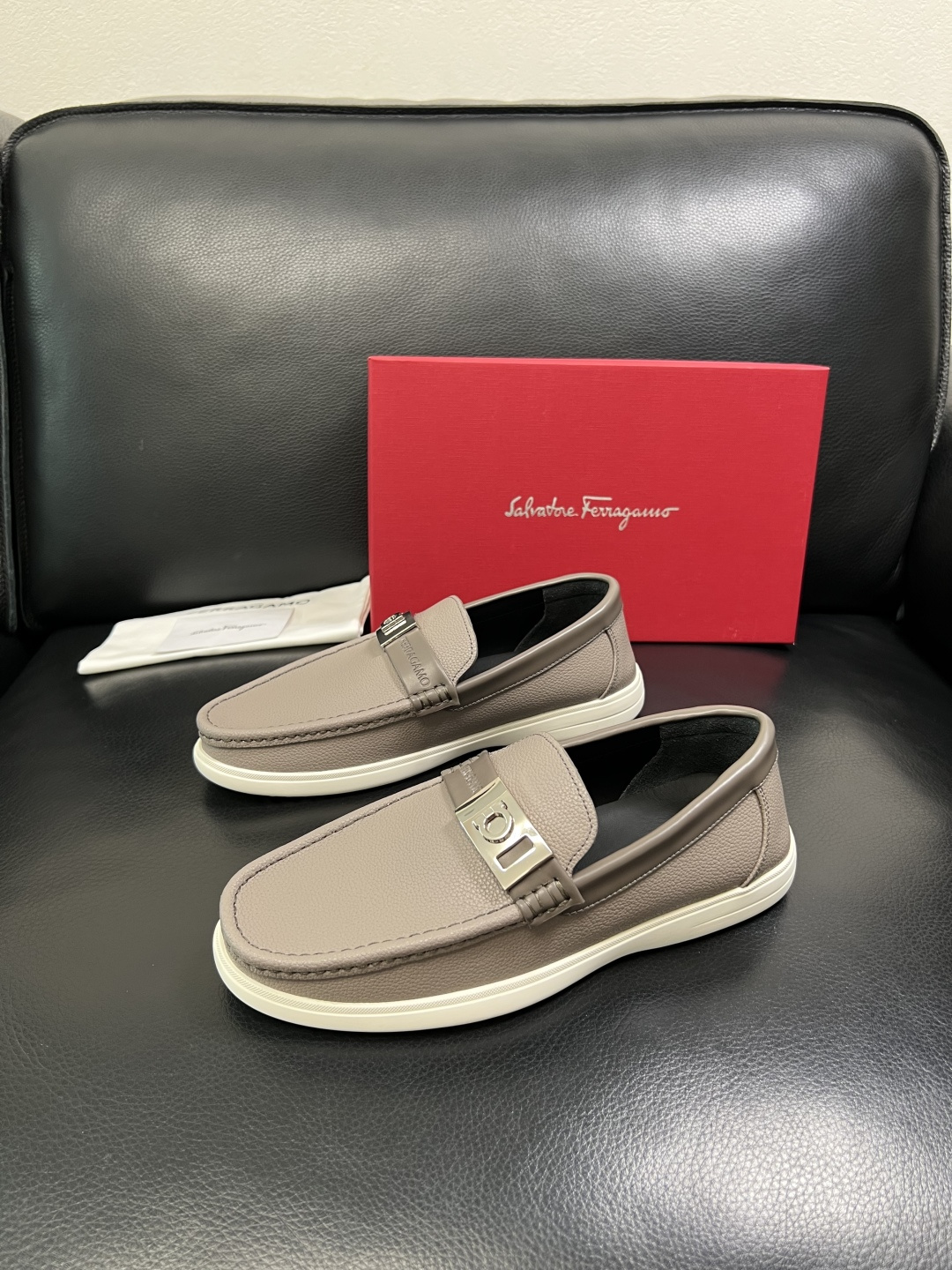 Ferragamo 高品质 顶级工艺品 菲拉格慕 专柜同步发售原厂配置，意大利进口原版牛皮，进口水染牛里