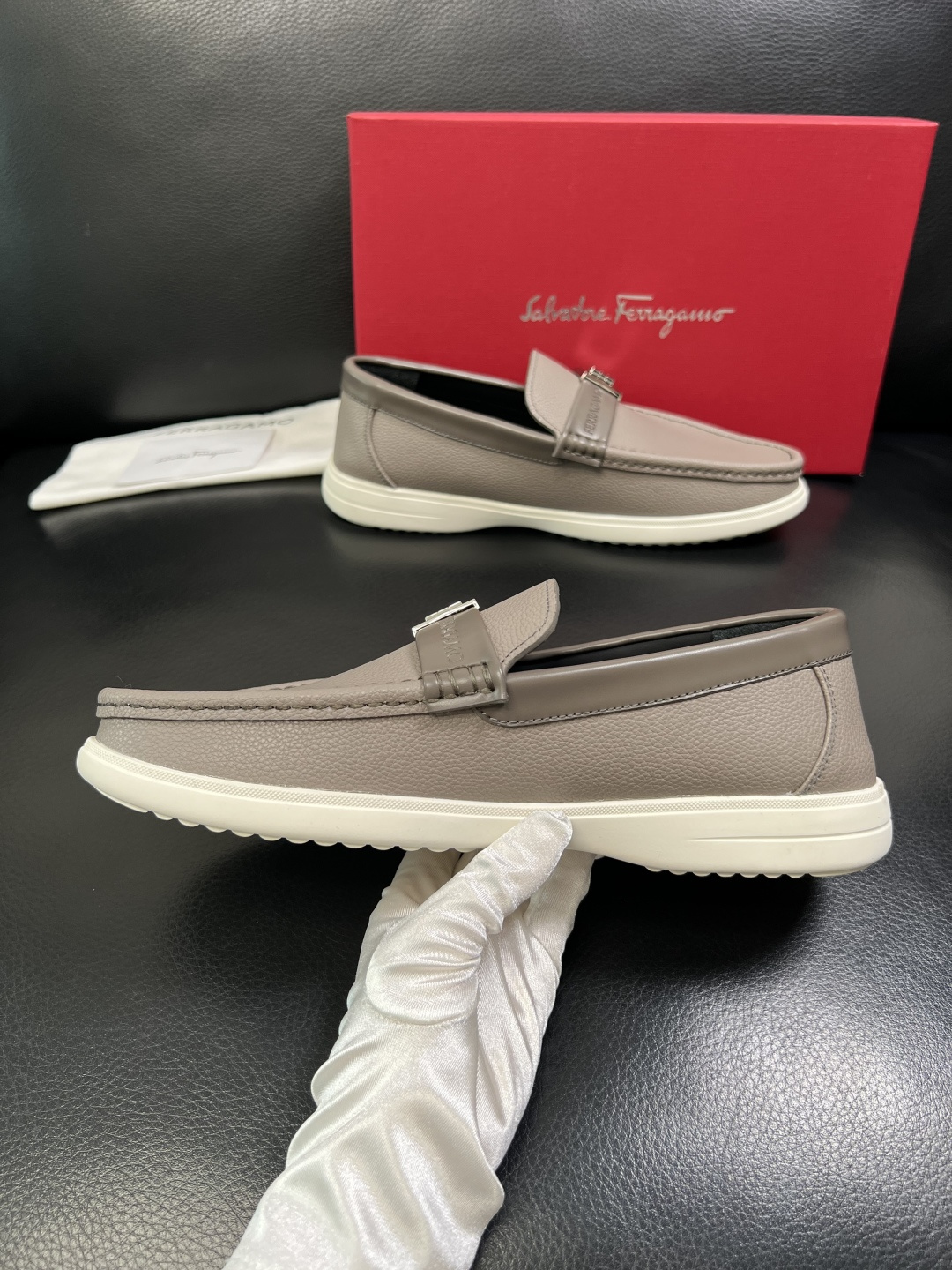 Ferragamo 高品质 顶级工艺品 菲拉格慕 专柜同步发售原厂配置，意大利进口原版牛皮，进口水染牛里
