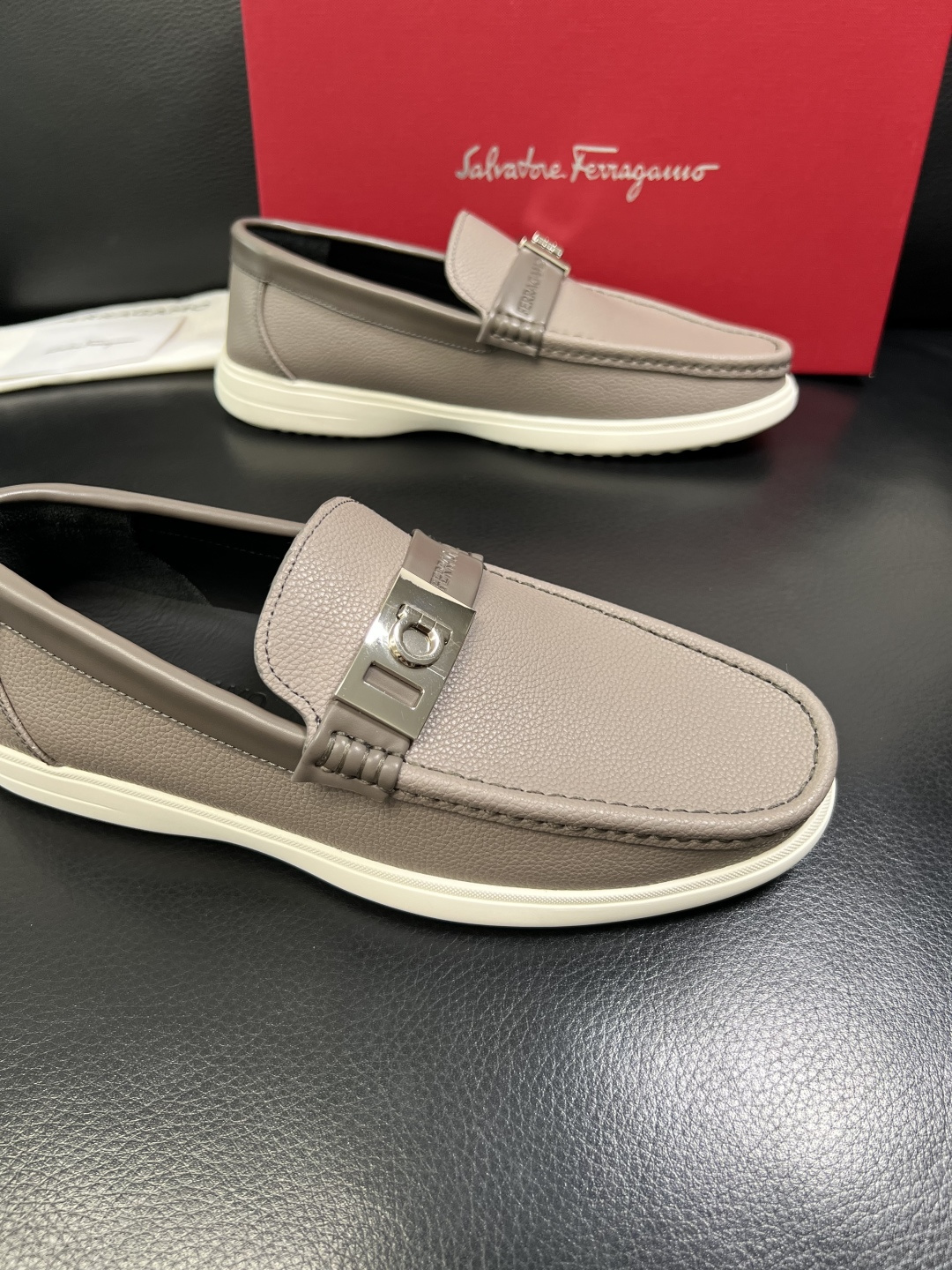 Ferragamo 高品质 顶级工艺品 菲拉格慕 专柜同步发售原厂配置，意大利进口原版牛皮，进口水染牛里