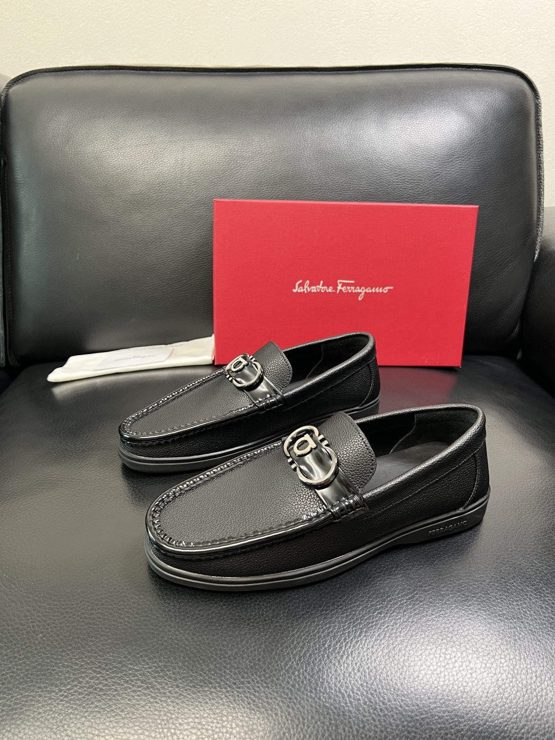 Ferragamo 高品质 顶级工艺品 菲拉格慕 专柜同步发售原厂配置，意大利进口原版牛皮，进口水染牛里