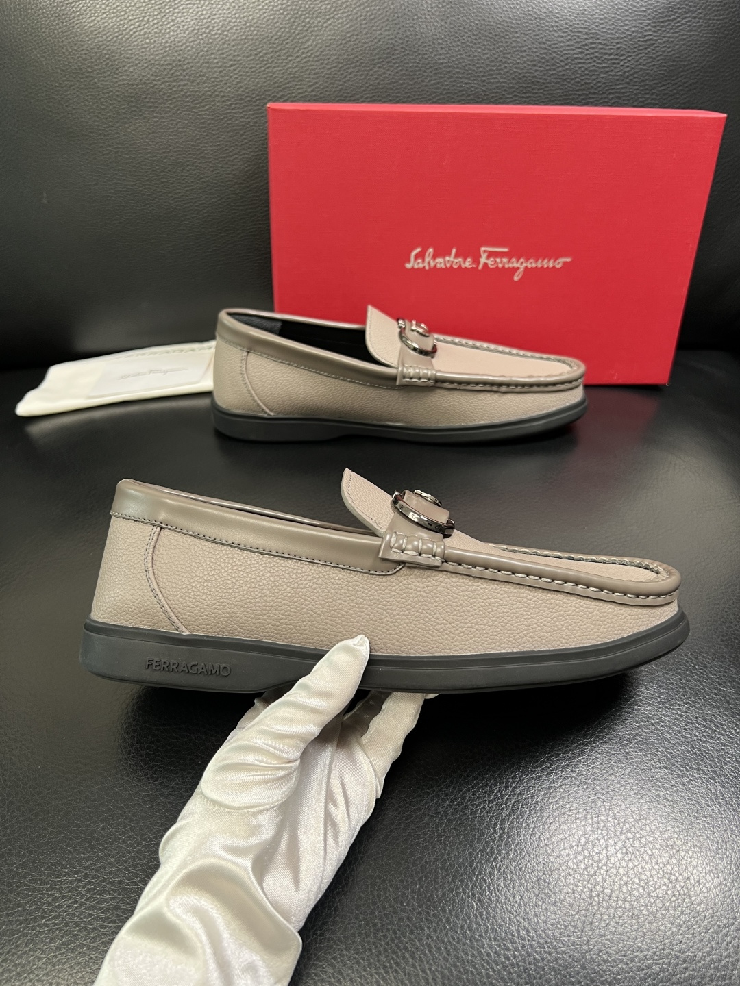 Ferragamo 高品质 顶级工艺品 菲拉格慕 专柜同步发售原厂配置，意大利进口原版牛皮，进口水染牛里