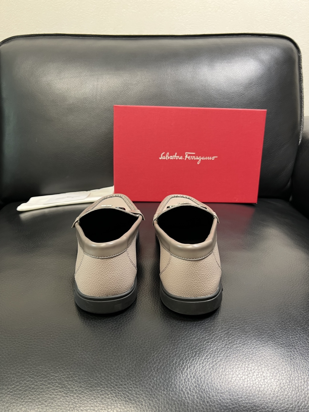 Ferragamo 高品质 顶级工艺品 菲拉格慕 专柜同步发售原厂配置，意大利进口原版牛皮，进口水染牛里
