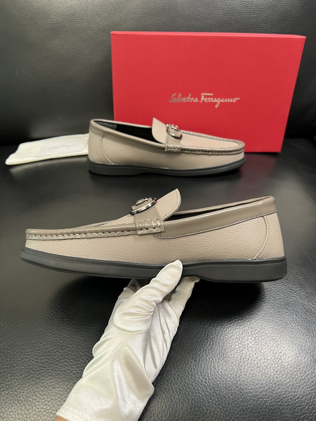 Ferragamo 高品质 顶级工艺品 菲拉格慕 专柜同步发售原厂配置，意大利进口原版牛皮，进口水染牛里