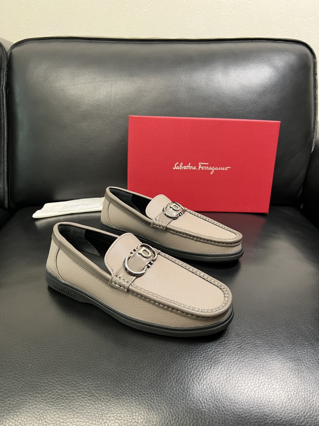 Ferragamo 高品质 顶级工艺品 菲拉格慕 专柜同步发售原厂配置，意大利进口原版牛皮，进口水染牛里
