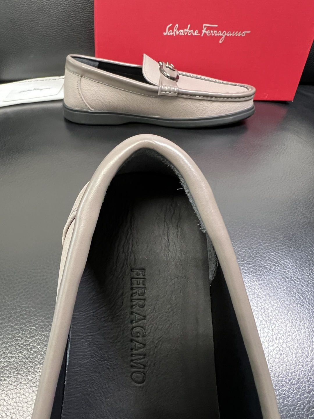 Ferragamo 高品质 顶级工艺品 菲拉格慕 专柜同步发售原厂配置，意大利进口原版牛皮，进口水染牛里