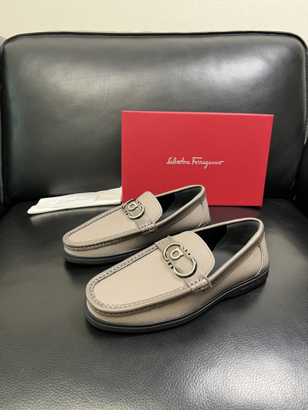 Ferragamo 高品质 顶级工艺品 菲拉格慕 专柜同步发售原厂配置，意大利进口原版牛皮，进口水染牛里