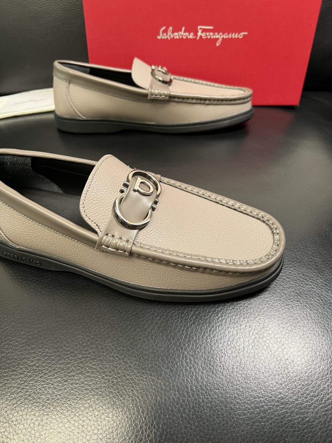 Ferragamo 高品质 顶级工艺品 菲拉格慕 专柜同步发售原厂配置，意大利进口原版牛皮，进口水染牛里