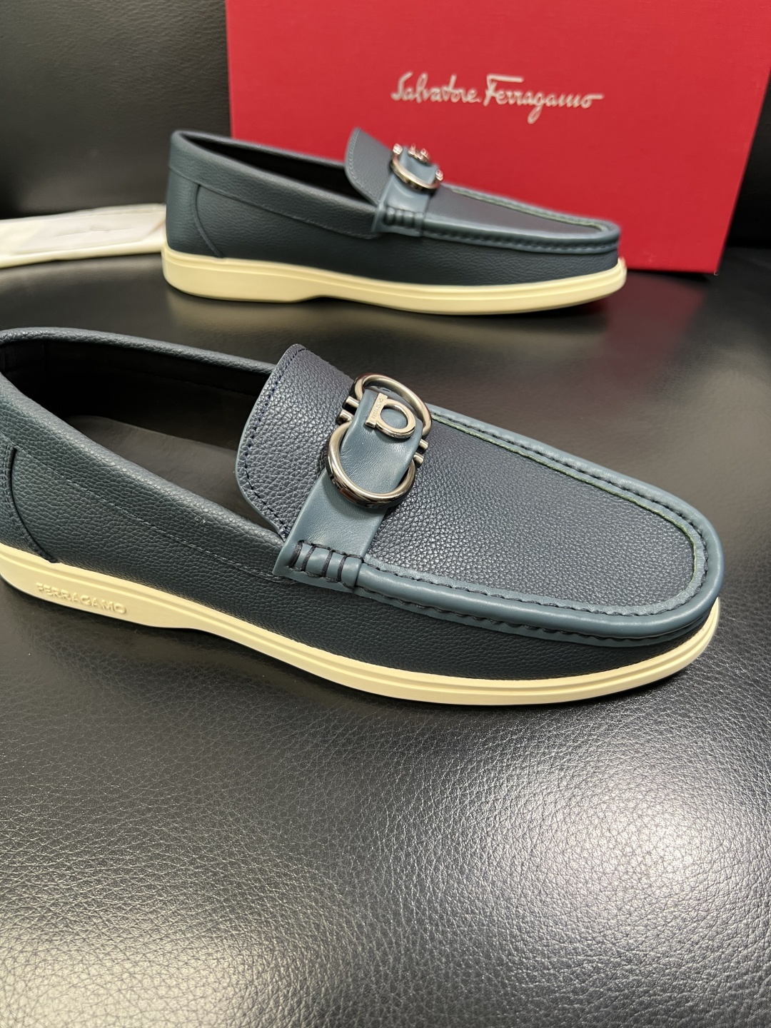Ferragamo 高品质 顶级工艺品 菲拉格慕 专柜同步发售原厂配置，意大利进口原版牛皮，进口水染牛里