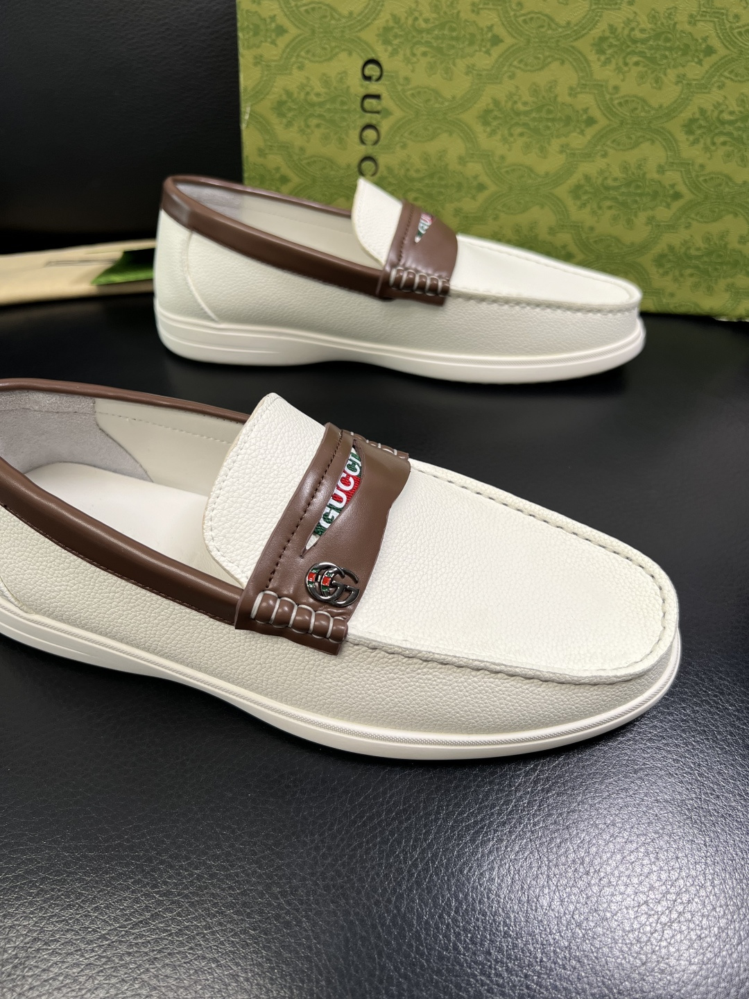 Gucci 高品质 顶级工艺品 古奇 专柜新款原厂配置，意大利进口牛皮面料，进口牛皮内里垫，透气舒适，鞋