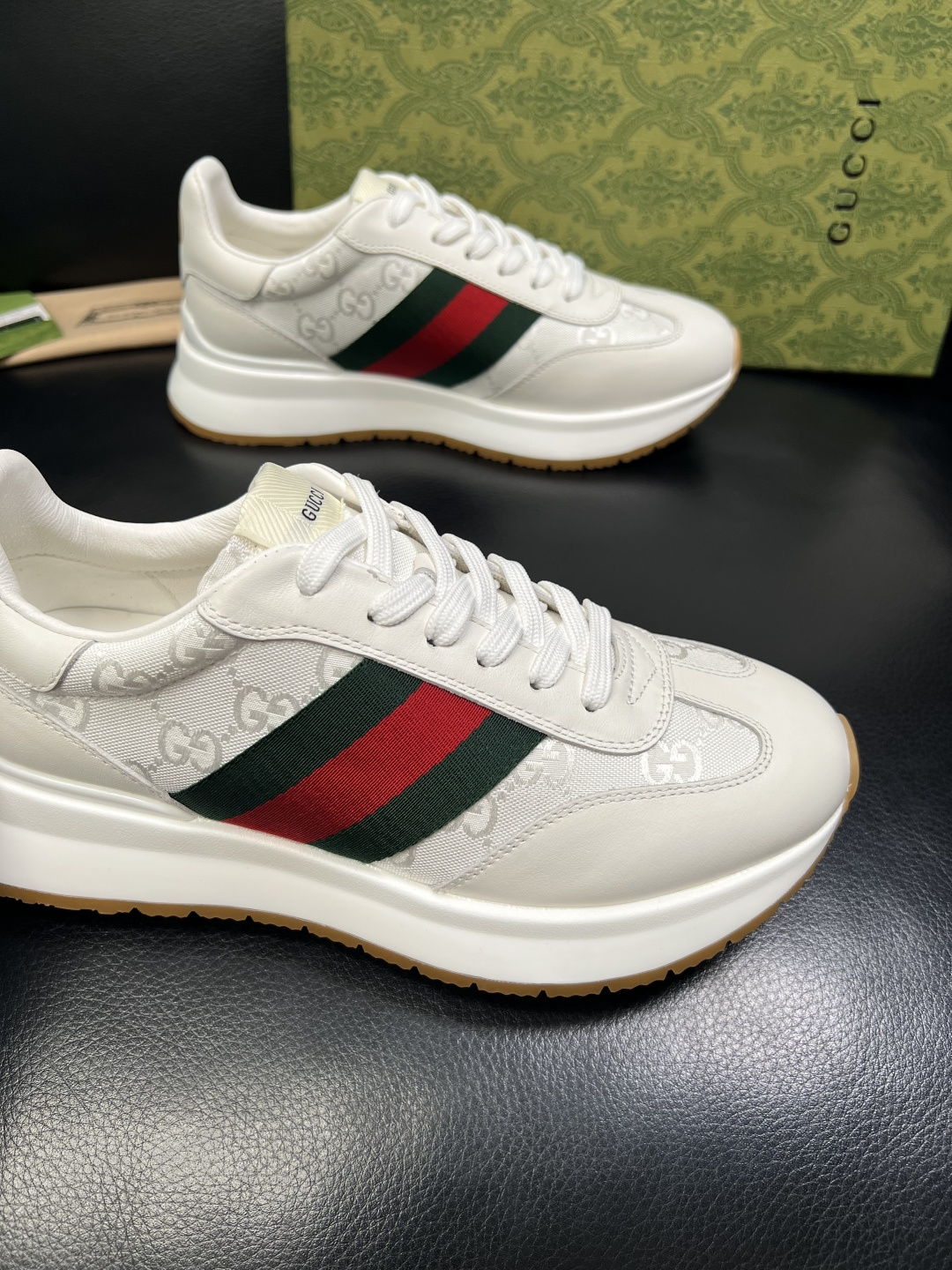 Gucci 高品质 顶级工艺品 古奇 专柜新款原厂配置，意大利进口牛皮面料，进口牛皮内里垫，透气舒适，鞋