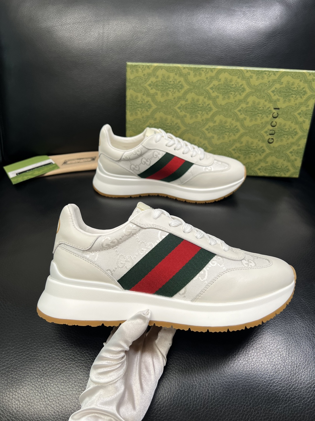 Gucci 高品质 顶级工艺品 古奇 专柜新款原厂配置，意大利进口牛皮面料，进口牛皮内里垫，透气舒适，鞋