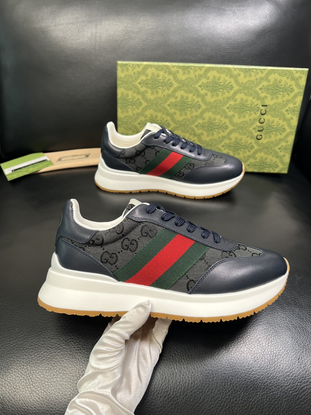 Gucci 高品质 顶级工艺品 古奇 专柜新款原厂配置，意大利进口牛皮面料，进口牛皮内里垫，透气舒适，鞋