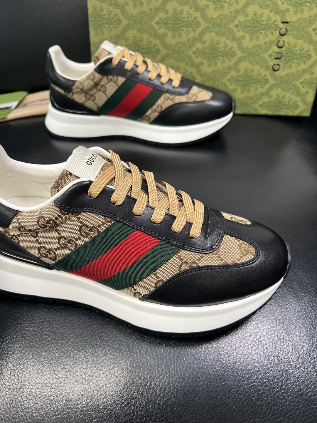 Gucci 高品质 顶级工艺品 古奇 专柜新款原厂配置，意大利进口牛皮面料，进口牛皮内里垫，透气舒适，鞋
