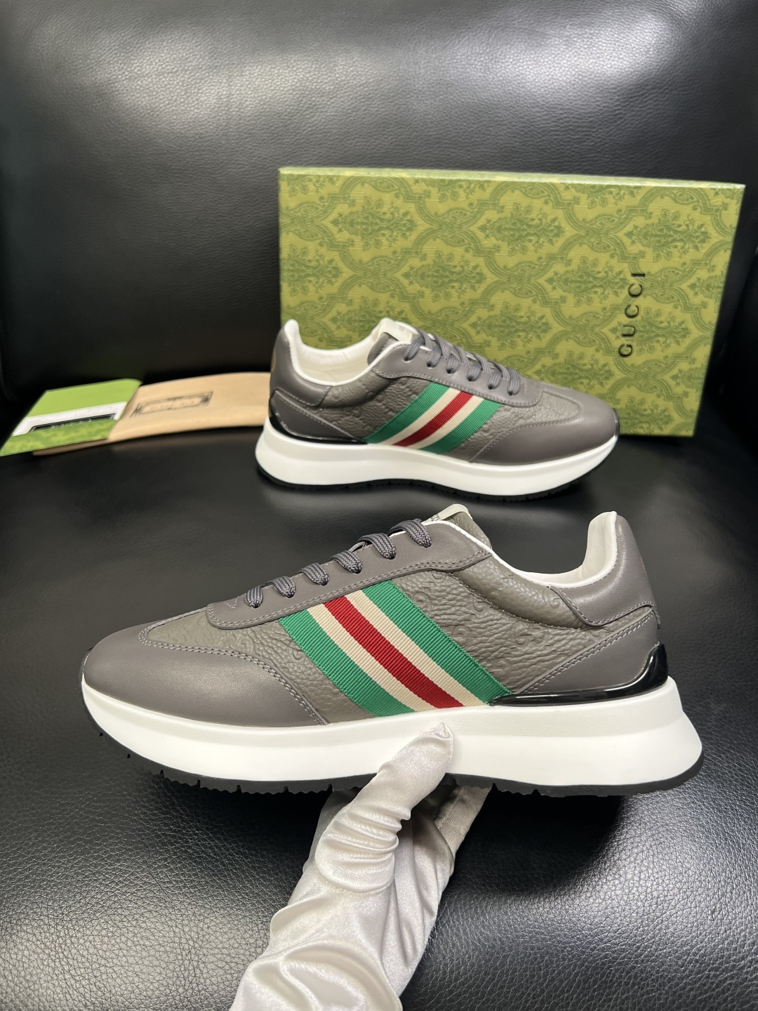 Gucci 高品质 顶级工艺品 古奇 专柜新款原厂配置，意大利进口牛皮面料，进口牛皮内里垫，透气舒适，鞋