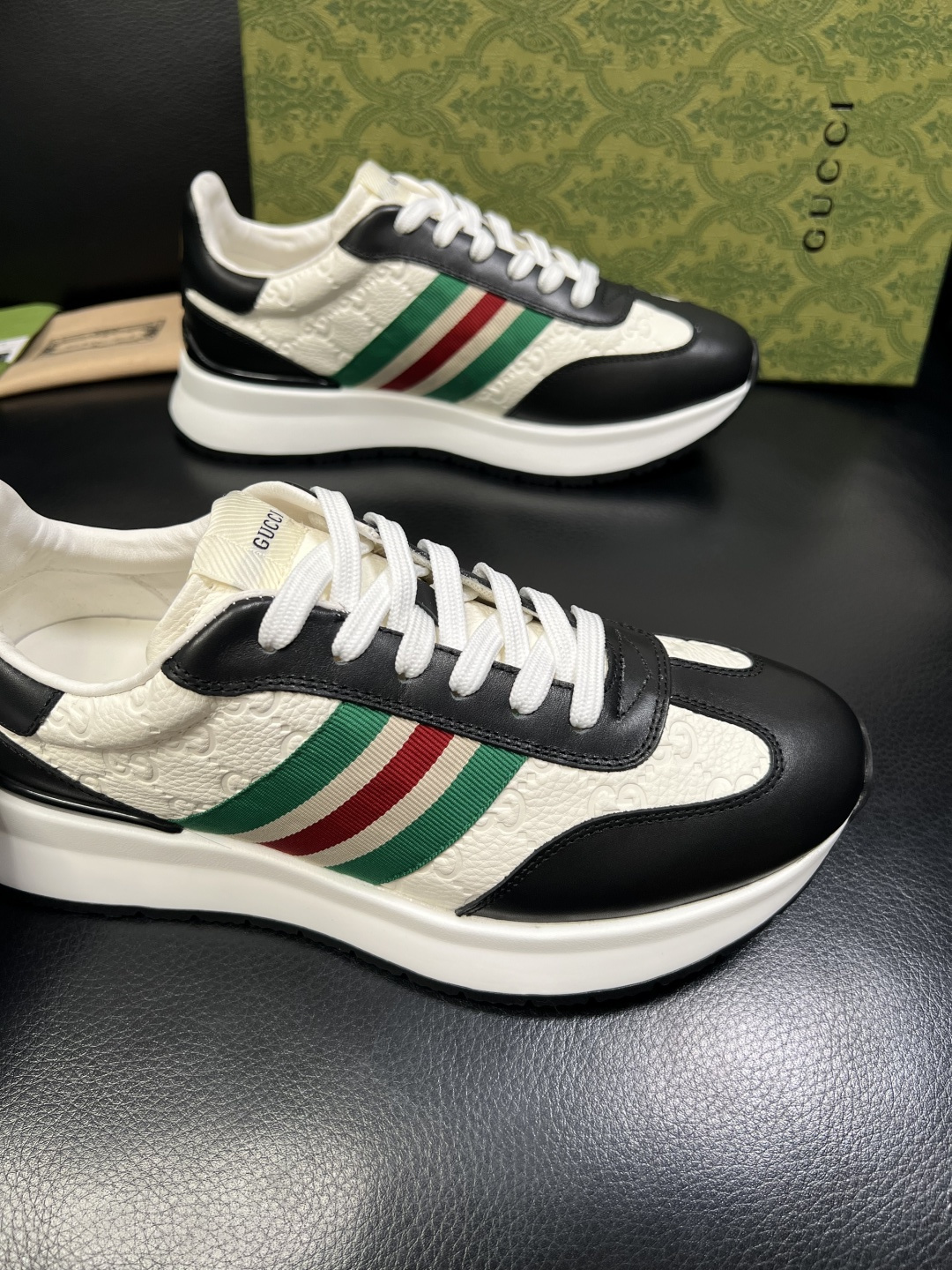 Gucci 高品质 顶级工艺品 古奇 专柜新款原厂配置，意大利进口牛皮面料，进口牛皮内里垫，透气舒适，鞋