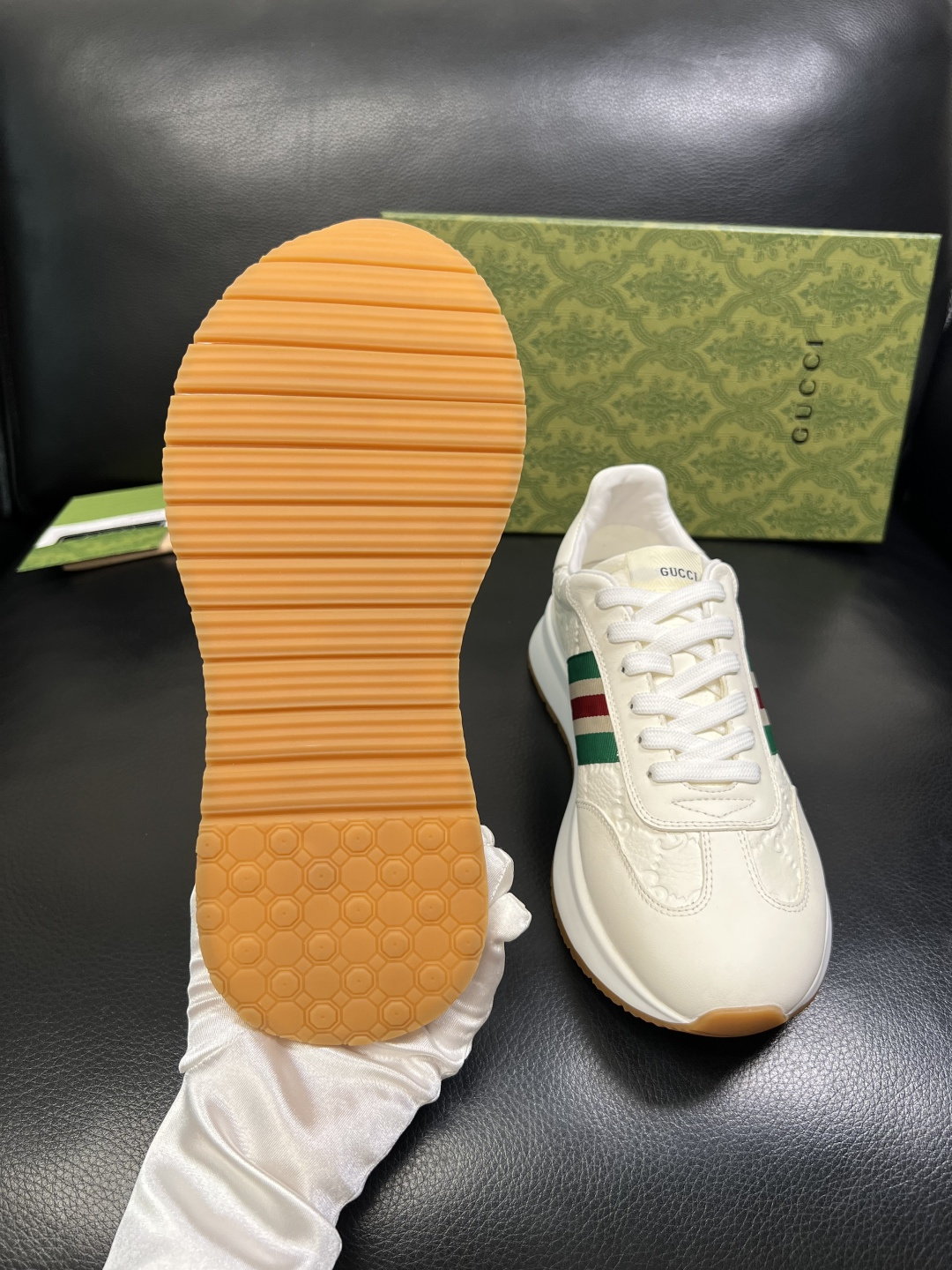 Gucci 高品质 顶级工艺品 古奇 专柜新款原厂配置，意大利进口牛皮面料，进口牛皮内里垫，透气舒适，鞋