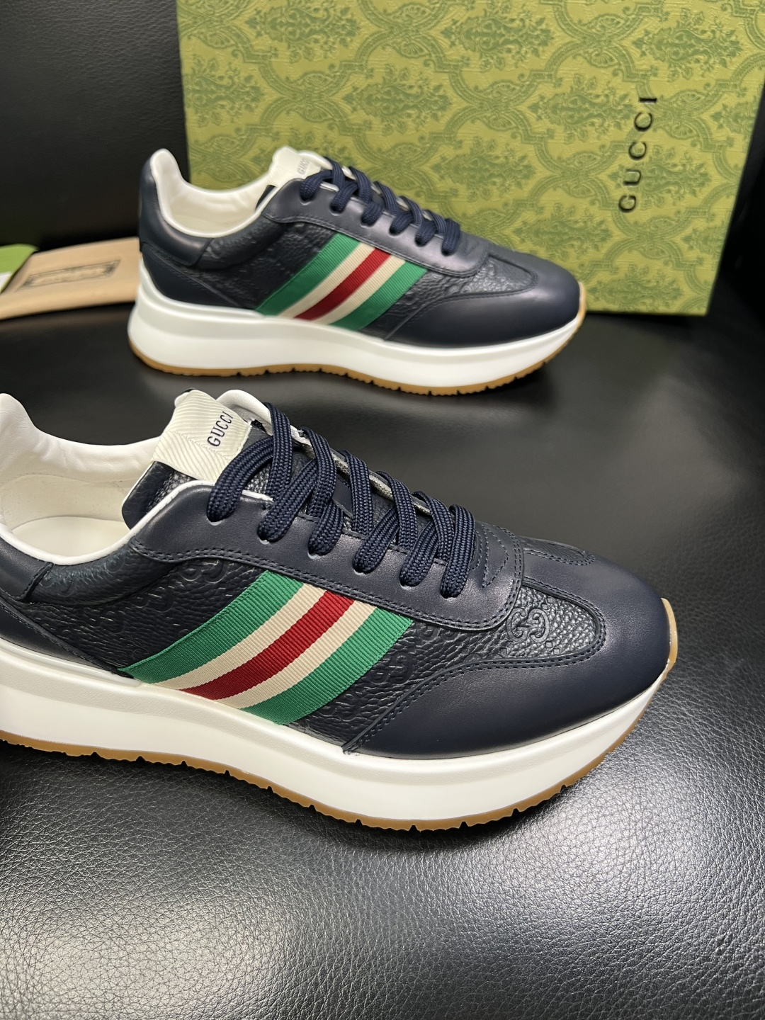 Gucci 高品质 顶级工艺品 古奇 专柜新款原厂配置，意大利进口牛皮面料，进口牛皮内里垫，透气舒适，鞋