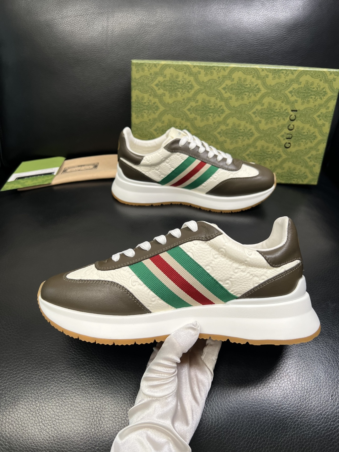 Gucci 高品质 顶级工艺品 古奇 专柜新款原厂配置，意大利进口牛皮面料，进口牛皮内里垫，透气舒适，鞋