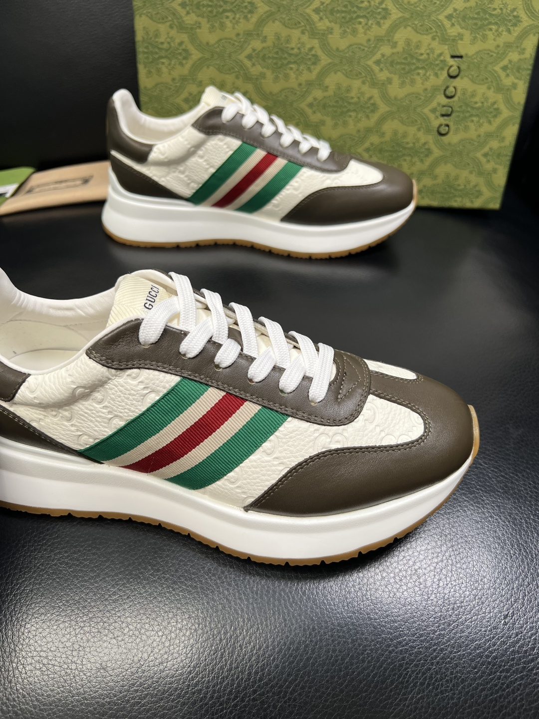 Gucci 高品质 顶级工艺品 古奇 专柜新款原厂配置，意大利进口牛皮面料，进口牛皮内里垫，透气舒适，鞋