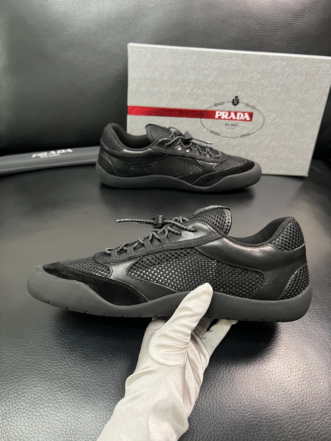 Prada 顶级工艺品，普拉达 专柜同步，原厂配置意大利进口牛皮拼布面料，进口牛皮内里垫，透气舒适，鞋底