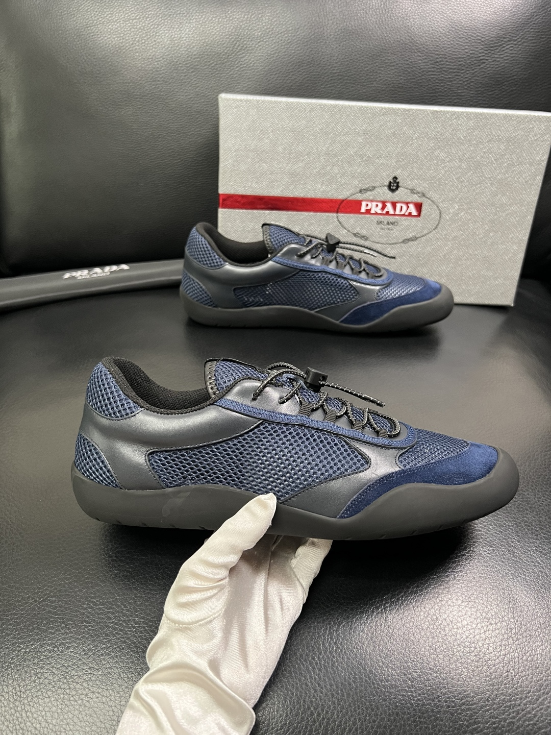 Prada 顶级工艺品，普拉达 专柜同步，原厂配置意大利进口牛皮拼布面料，进口牛皮内里垫，透气舒适，鞋底