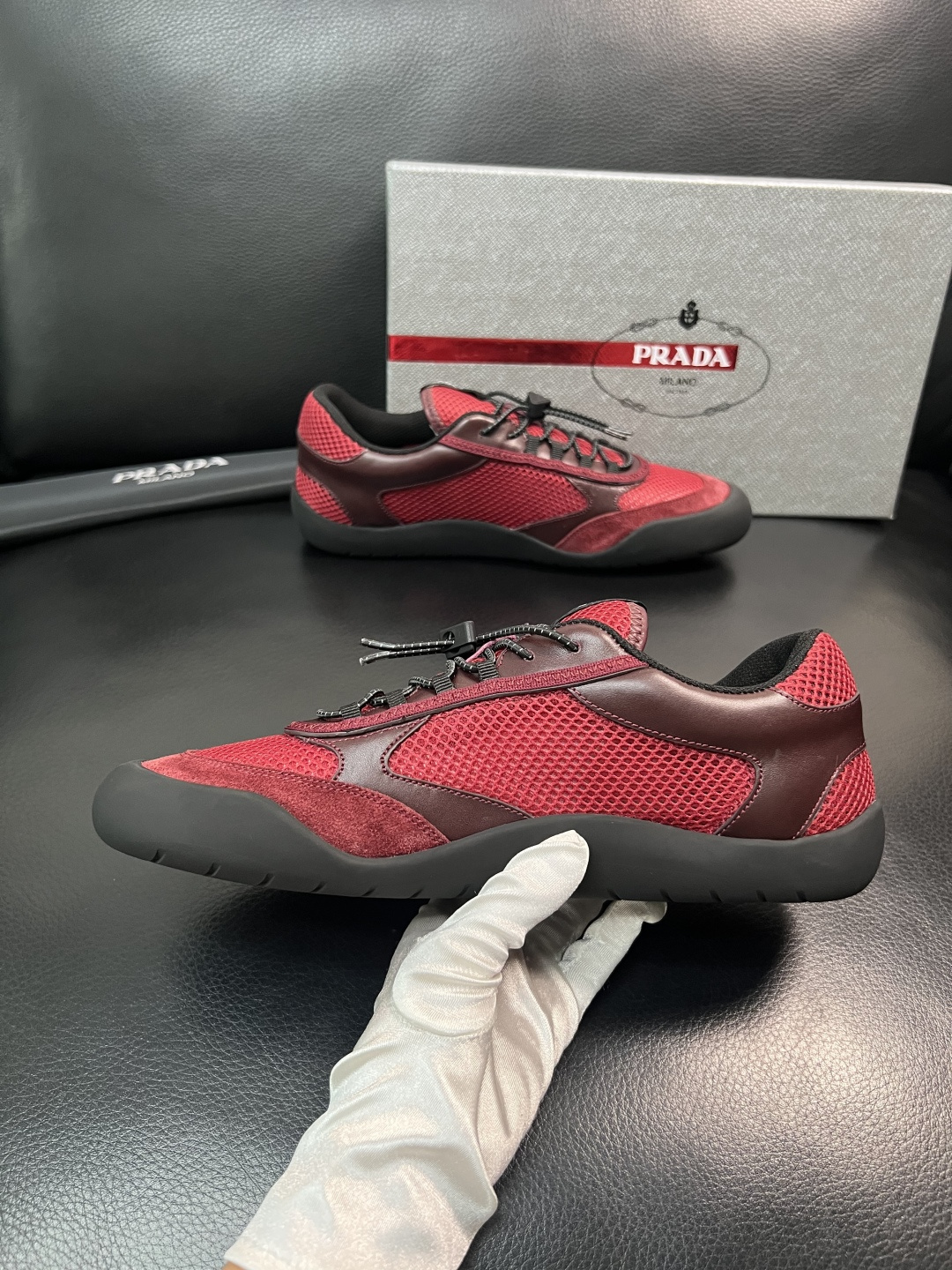 Prada 顶级工艺品，普拉达 专柜同步，原厂配置意大利进口牛皮拼布面料，进口牛皮内里垫，透气舒适，鞋底