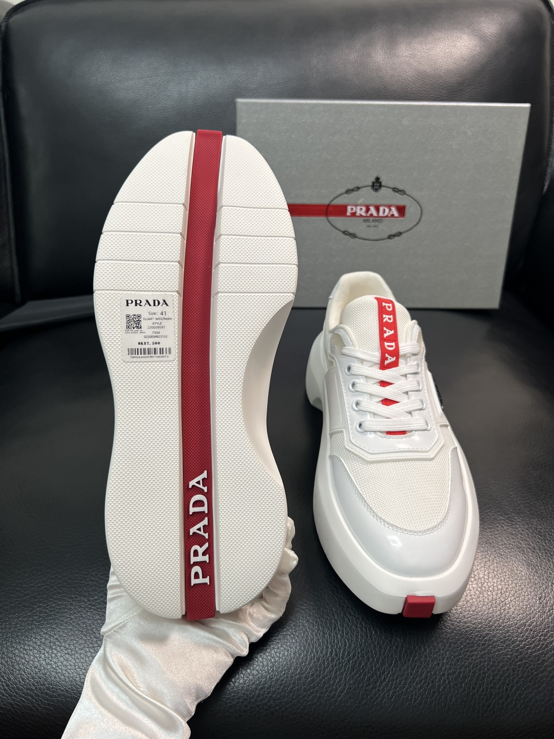 Prada 顶级工艺品，普拉达 专柜同步，原厂配置意大利进口牛皮拼布面料，进口牛皮内里垫，透气舒适，鞋底