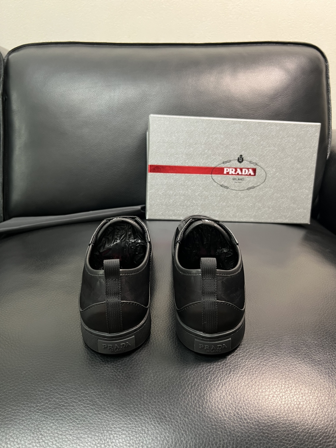 Prada 顶级工艺品，普拉达 专柜同步，原厂配置意大利进口牛皮拼布面料，进口牛皮内里垫，透气舒适，鞋底