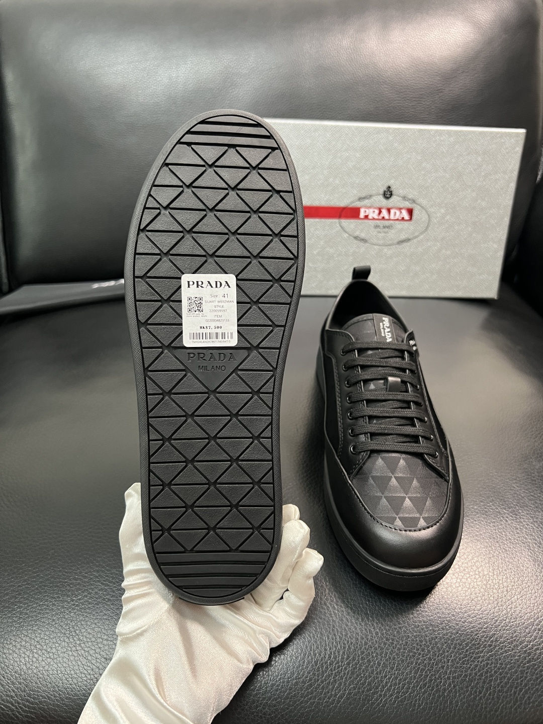 Prada 顶级工艺品，普拉达 专柜同步，原厂配置意大利进口牛皮拼布面料，进口牛皮内里垫，透气舒适，鞋底