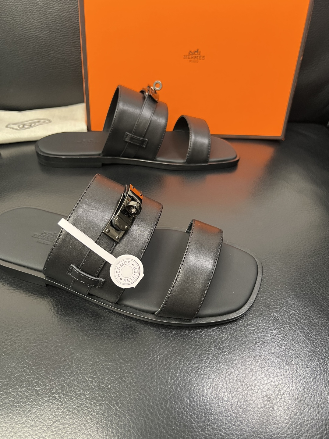 Hermes 高品质 顶级工艺品 爱马仕 拖鞋专柜同步发售原厂配置，意大利进口原版牛皮面料，高品质拼接工