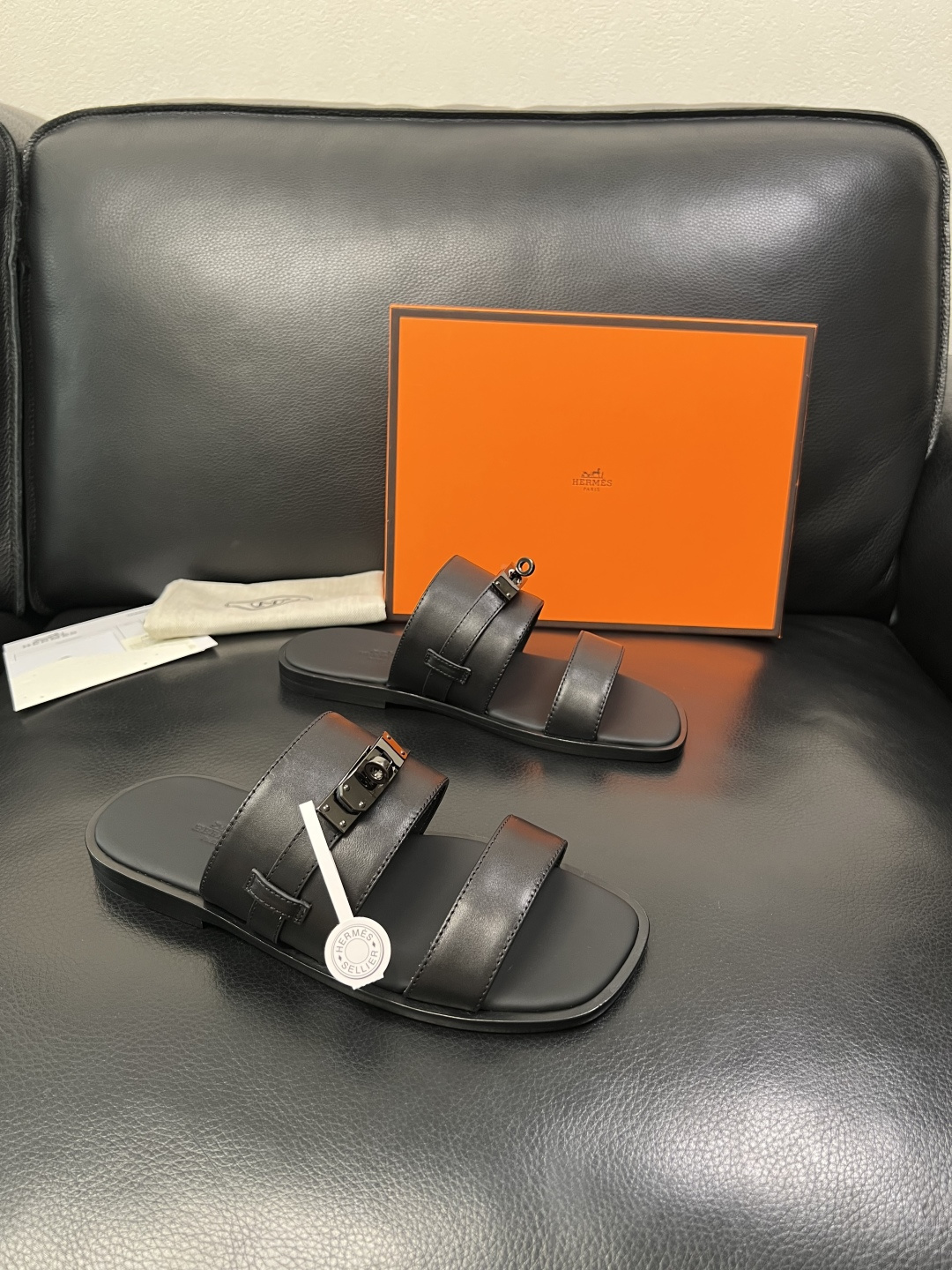 Hermes 高品质 顶级工艺品 爱马仕 拖鞋专柜同步发售原厂配置，意大利进口原版牛皮面料，高品质拼接工