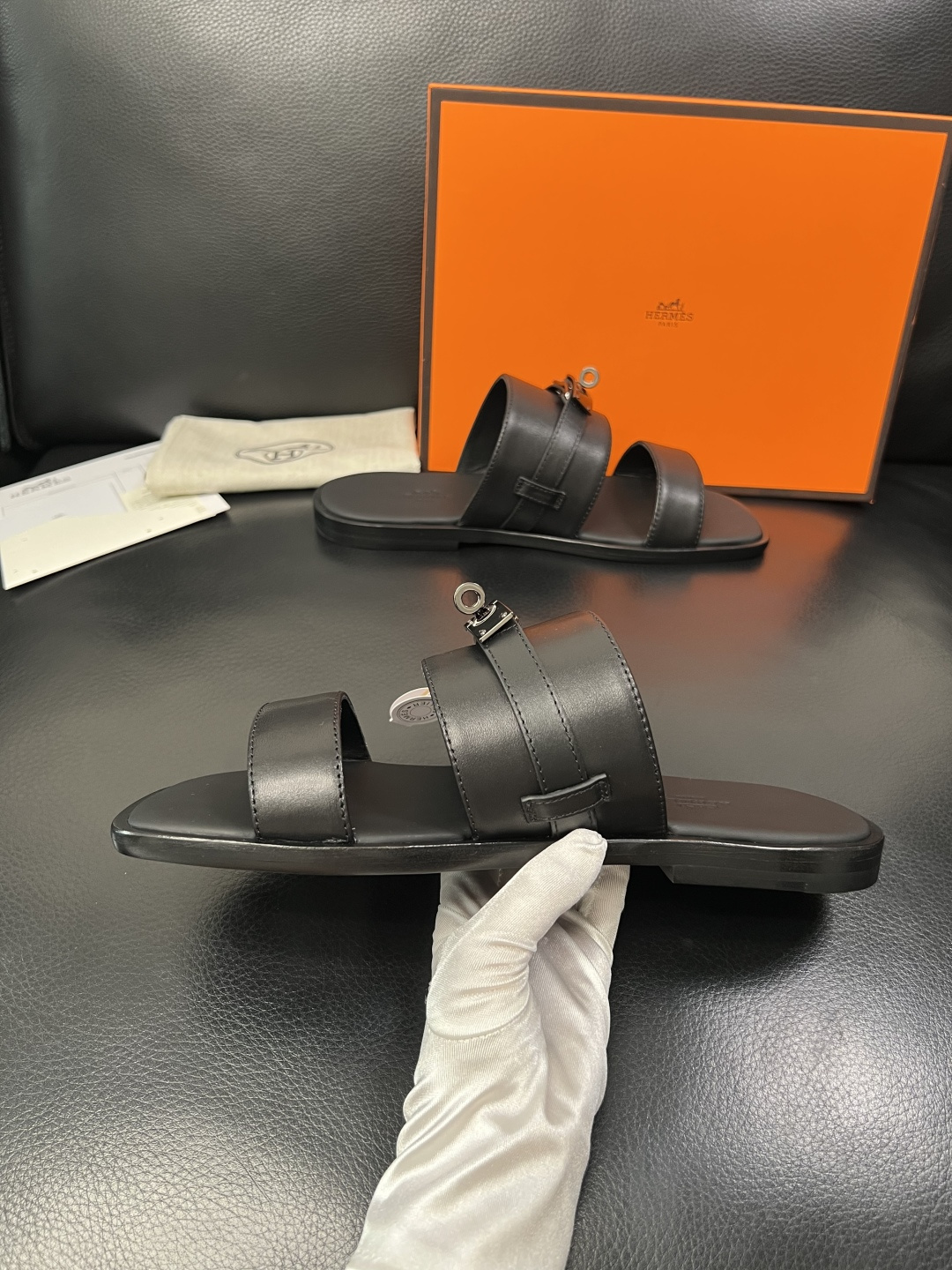 Hermes 高品质 顶级工艺品 爱马仕 拖鞋专柜同步发售原厂配置，意大利进口原版牛皮面料，高品质拼接工