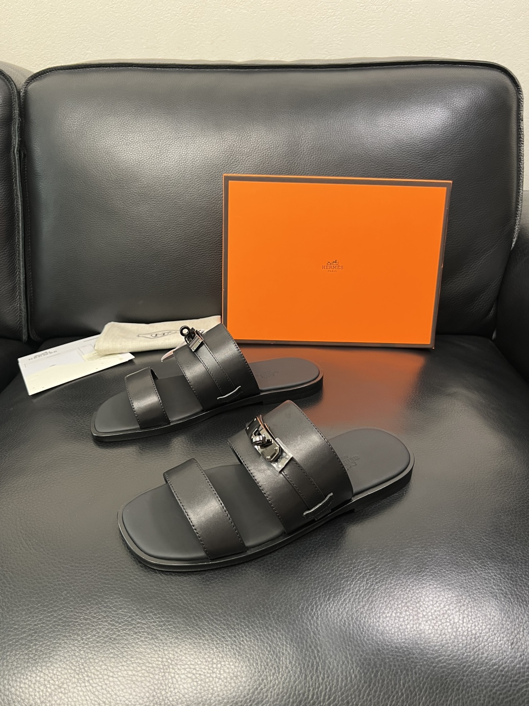 Hermes 高品质 顶级工艺品 爱马仕 拖鞋专柜同步发售原厂配置，意大利进口原版牛皮面料，高品质拼接工
