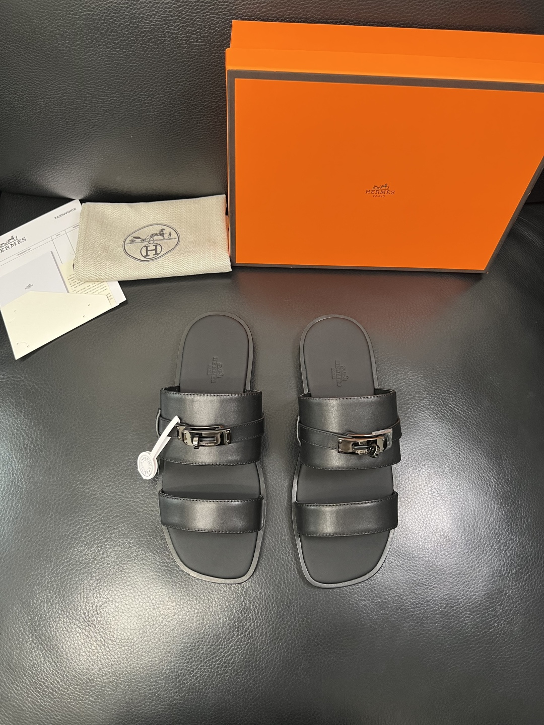 Hermes 高品质 顶级工艺品 爱马仕 拖鞋专柜同步发售原厂配置，意大利进口原版牛皮面料，高品质拼接工