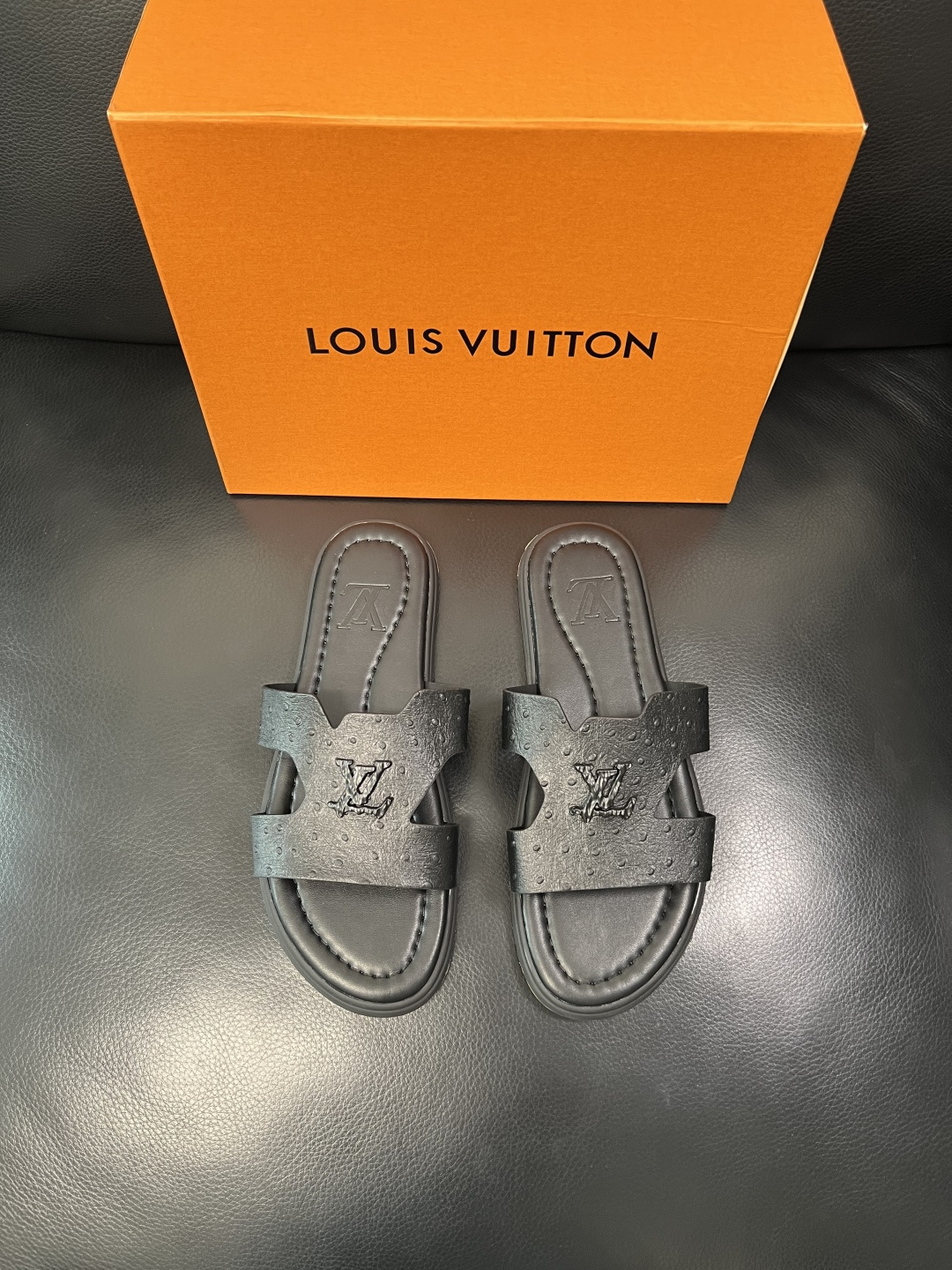 Lv 高品质 顶级工艺品 路易威登，拖鞋 专柜同步原厂配置，鞋面意大利进口，高品质拼接缤纷色彩复杂工艺品