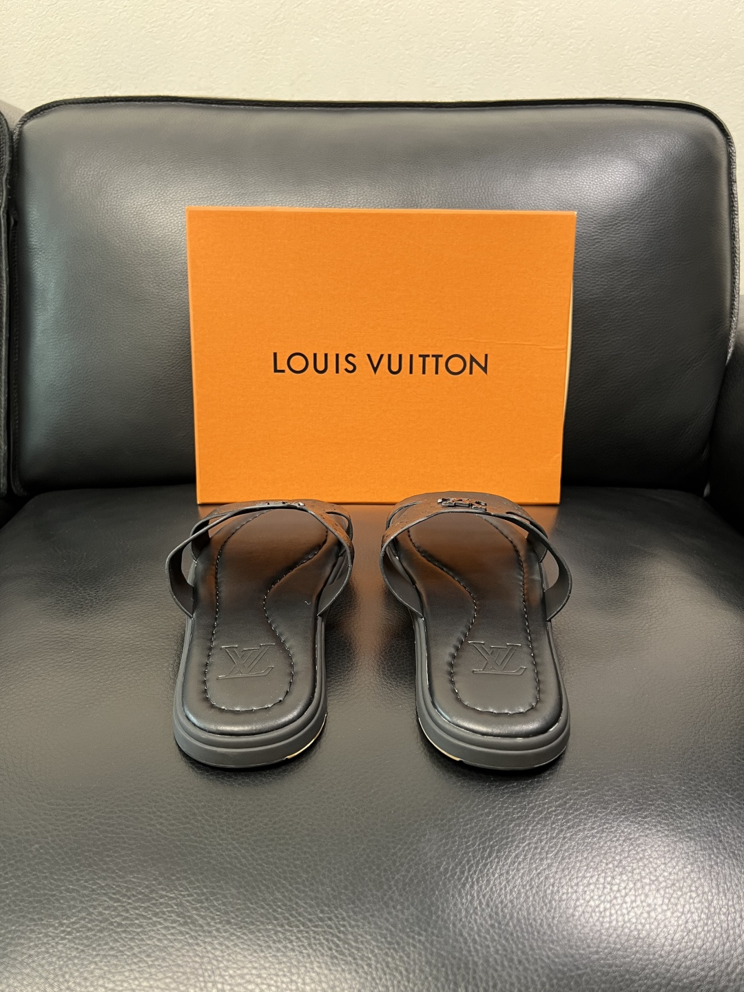 Lv 高品质 顶级工艺品 路易威登，拖鞋 专柜同步原厂配置，鞋面意大利进口，高品质拼接缤纷色彩复杂工艺品