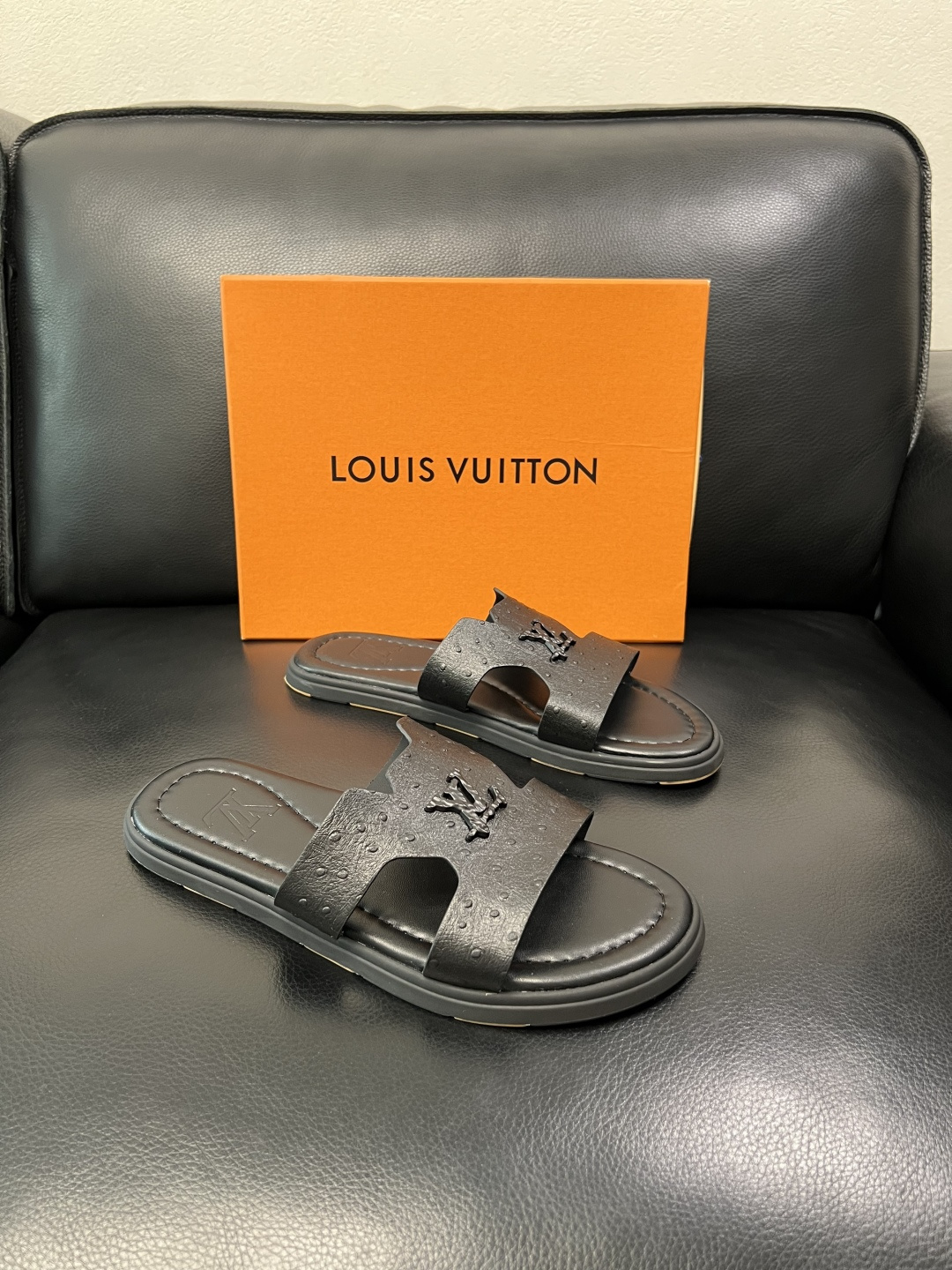 Lv 高品质 顶级工艺品 路易威登，拖鞋 专柜同步原厂配置，鞋面意大利进口，高品质拼接缤纷色彩复杂工艺品