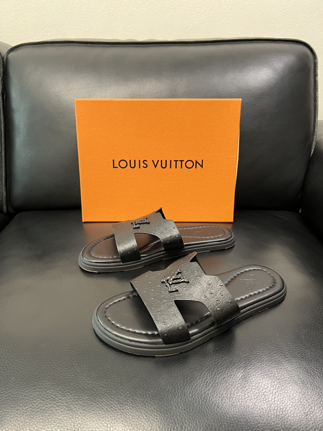 Lv 高品质 顶级工艺品 路易威登，拖鞋 专柜同步原厂配置，鞋面意大利进口，高品质拼接缤纷色彩复杂工艺品