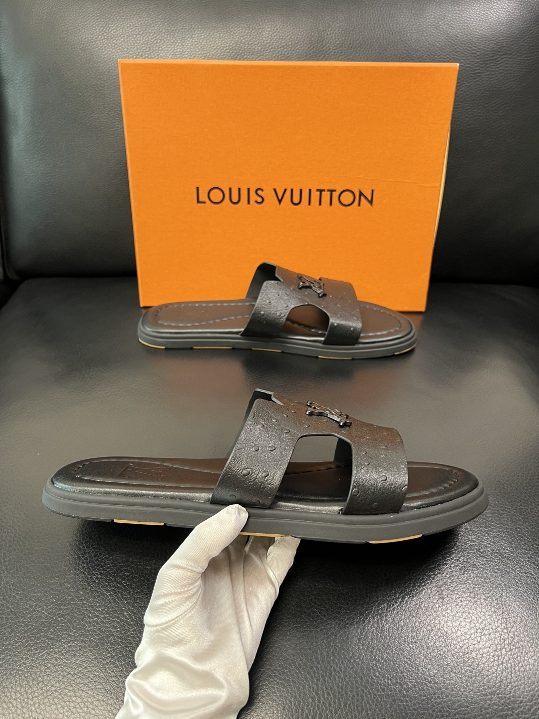 Lv 高品质 顶级工艺品 路易威登，拖鞋 专柜同步原厂配置，鞋面意大利进口，高品质拼接缤纷色彩复杂工艺品