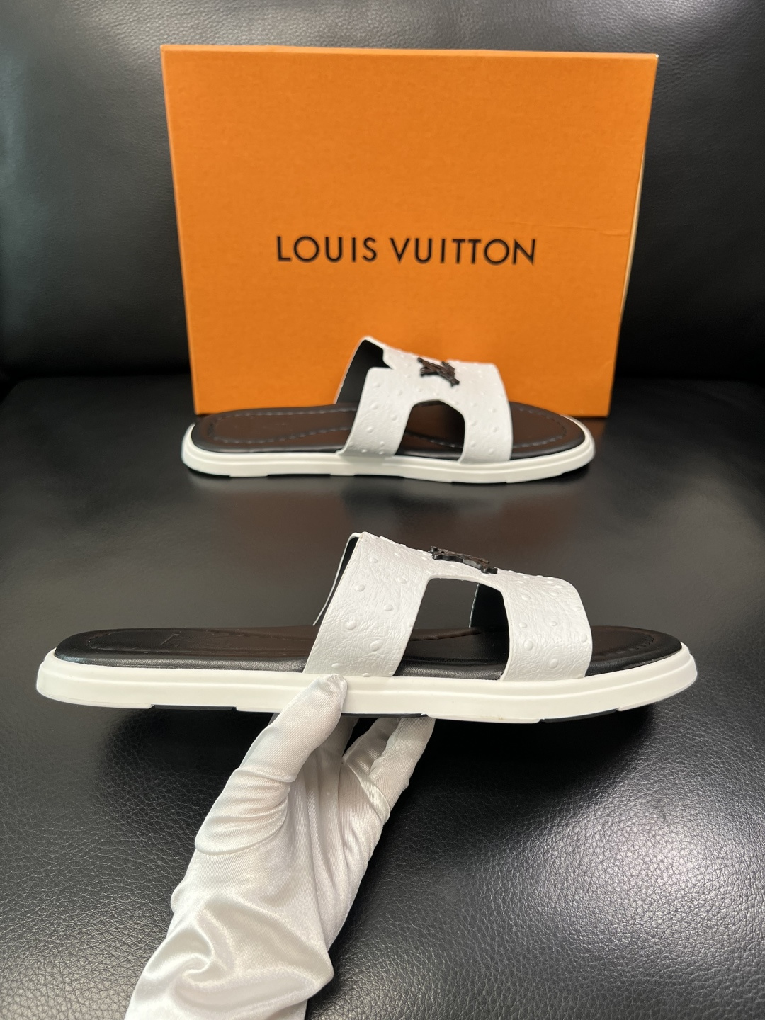 Lv 高品质 顶级工艺品 路易威登，拖鞋 专柜同步原厂配置，鞋面意大利进口，高品质拼接缤纷色彩复杂工艺品