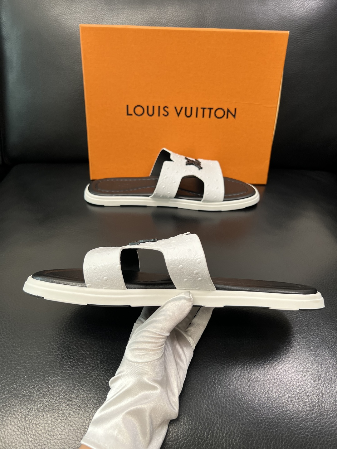 Lv 高品质 顶级工艺品 路易威登，拖鞋 专柜同步原厂配置，鞋面意大利进口，高品质拼接缤纷色彩复杂工艺品