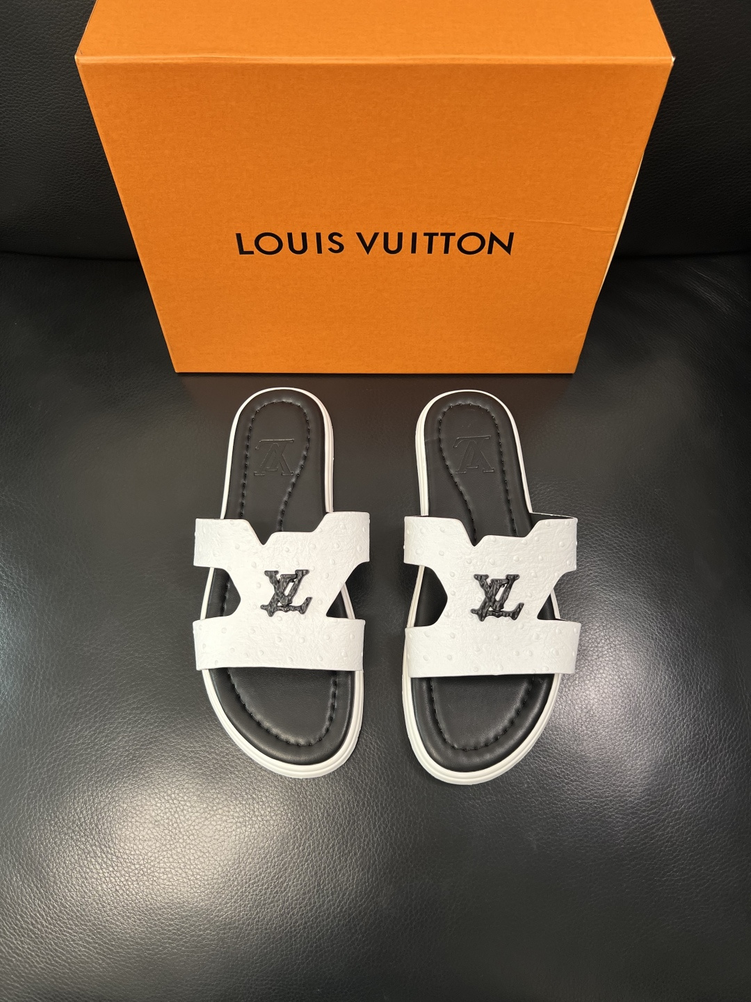 Lv 高品质 顶级工艺品 路易威登，拖鞋 专柜同步原厂配置，鞋面意大利进口，高品质拼接缤纷色彩复杂工艺品