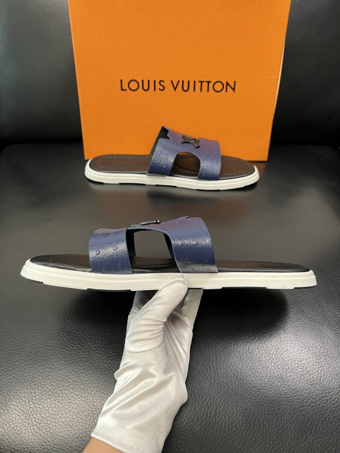 Lv 高品质 顶级工艺品 路易威登，拖鞋 专柜同步原厂配置，鞋面意大利进口，高品质拼接缤纷色彩复杂工艺品