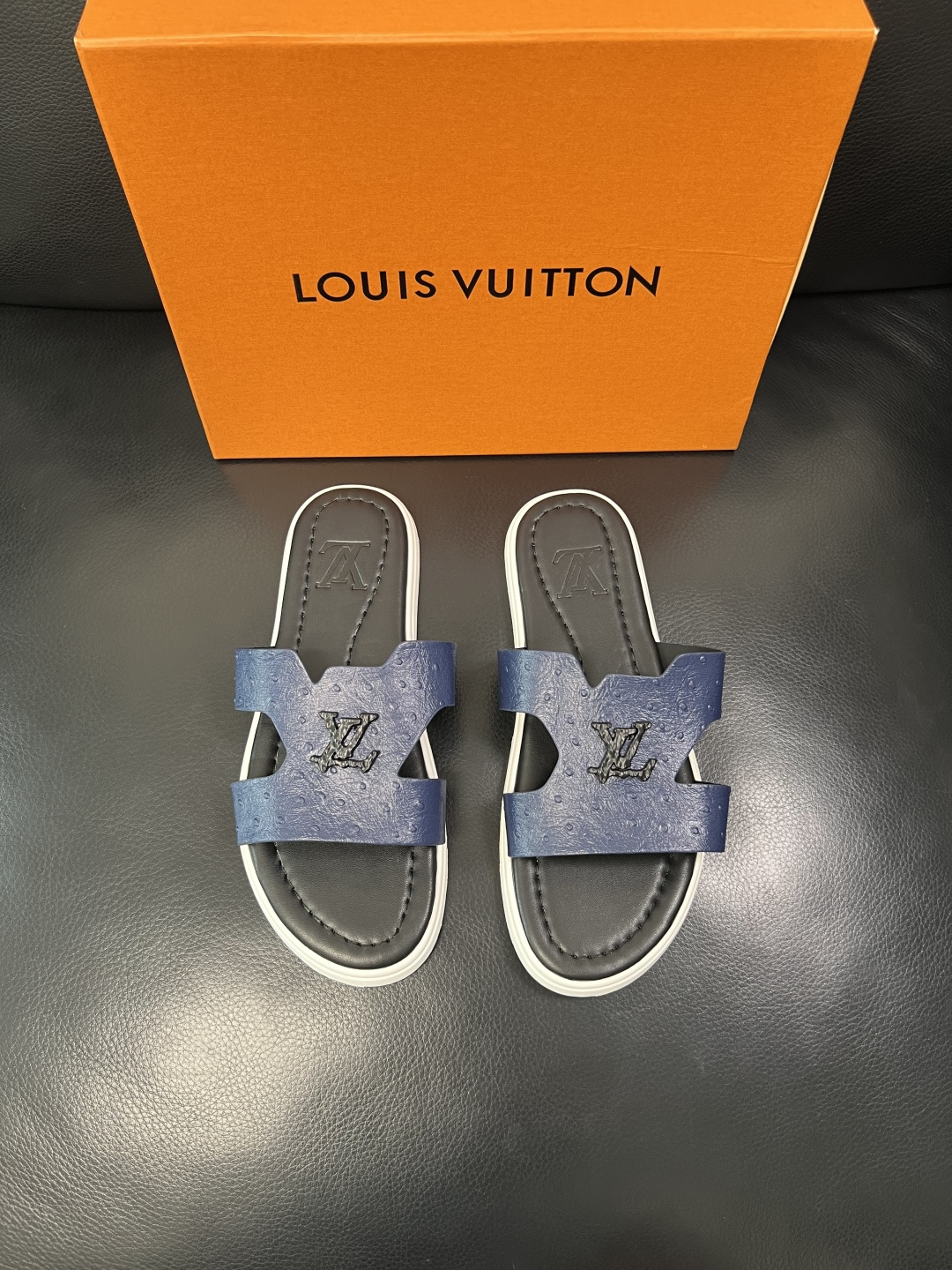 Lv 高品质 顶级工艺品 路易威登，拖鞋 专柜同步原厂配置，鞋面意大利进口，高品质拼接缤纷色彩复杂工艺品