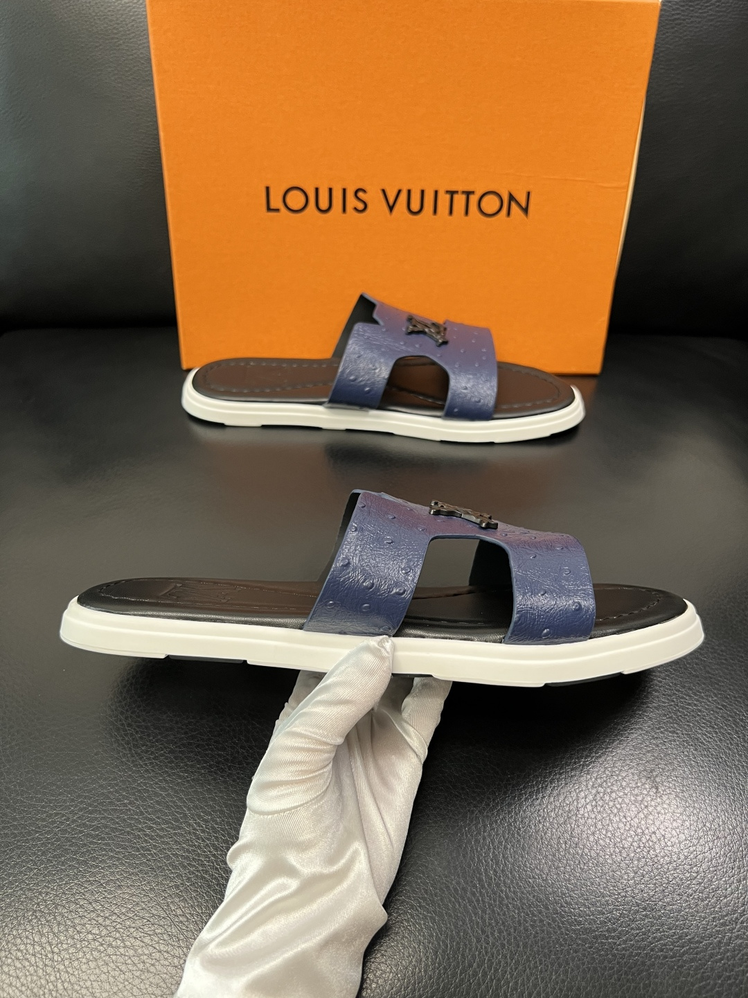 Lv 高品质 顶级工艺品 路易威登，拖鞋 专柜同步原厂配置，鞋面意大利进口，高品质拼接缤纷色彩复杂工艺品